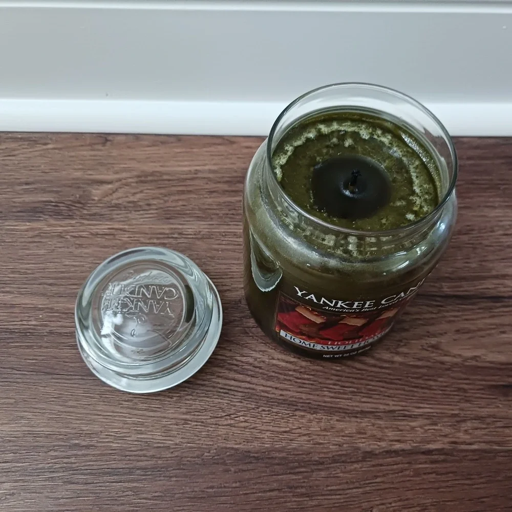 Yankee Candle 22oz Jar Candle Holiday Home Sweet‎ Home Burn Once